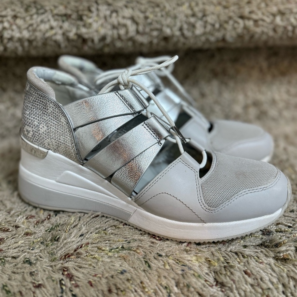 Michael Kors Women's Metallic Silver and White Wedge Sneakers Sz 6.5